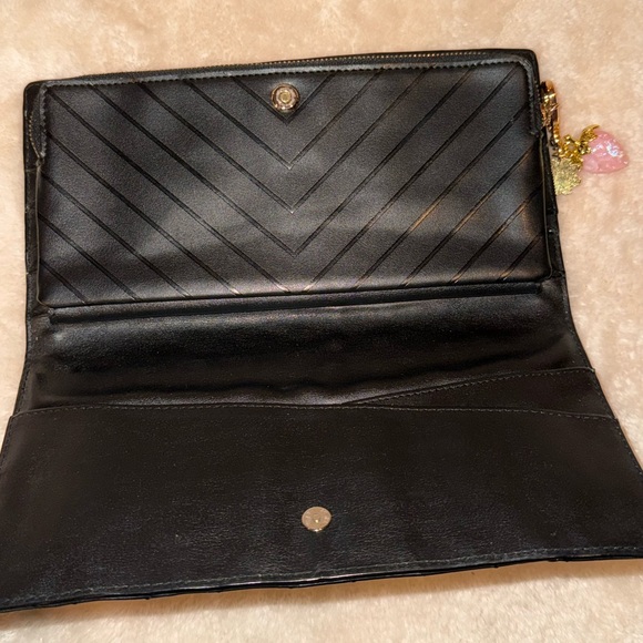 Victoria’s Secret Black Studded V-Quilt Women Wallet Magnetic Clasp Zipper Pouch - Picture 10 of 16